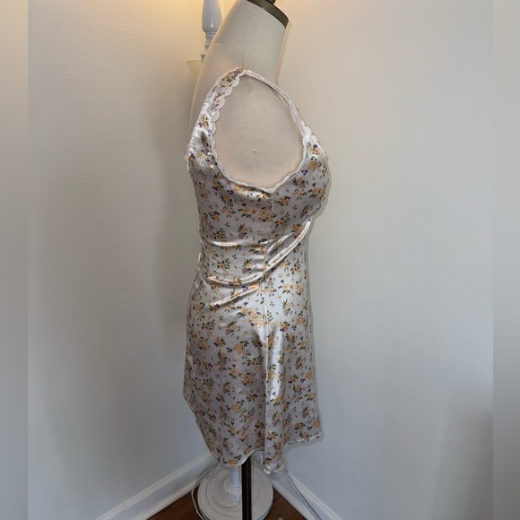 Princess Polly Women’s 4 White Floral Berlin Satin Mini Dress - Picture 5 of 10